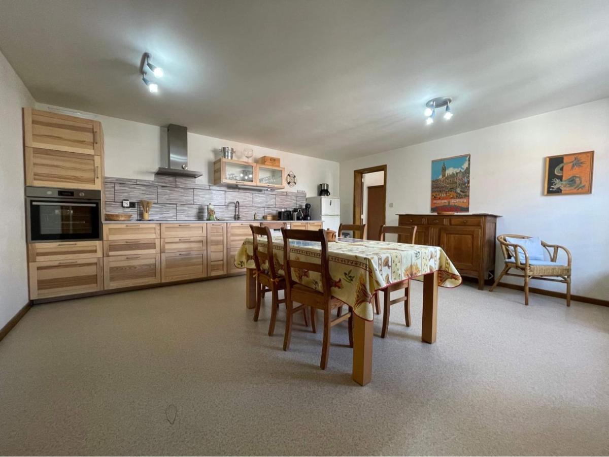 Spacieux Appartement モンス エクステリア 写真